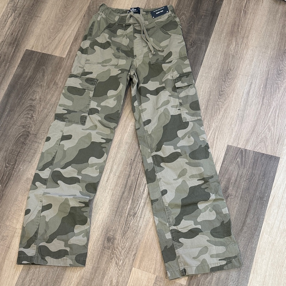 Hollister Green Camouflage Baggy Pants Size: XS